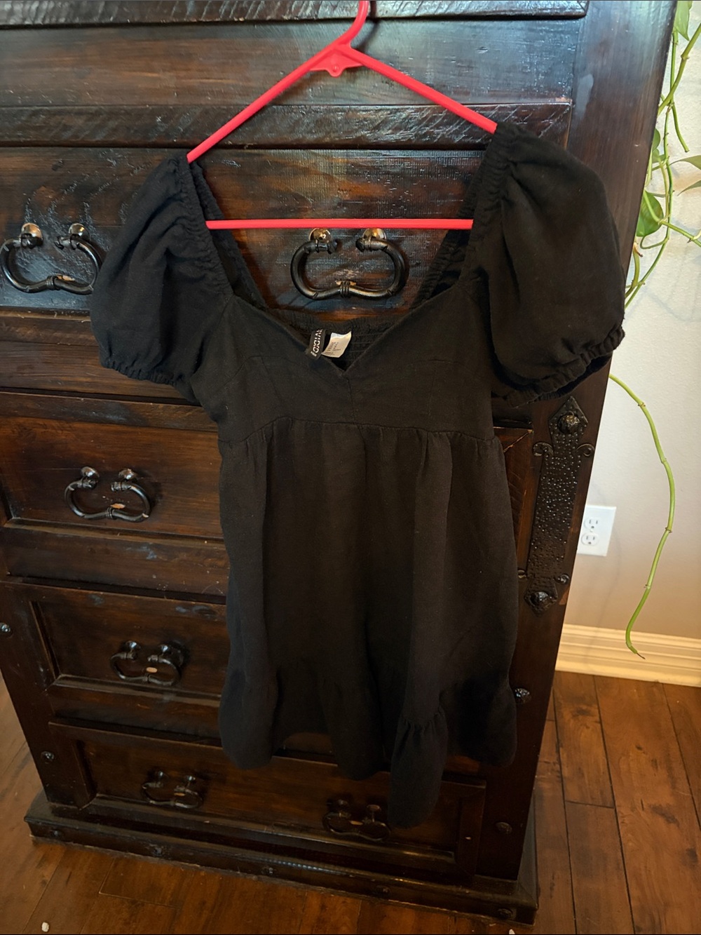 Divided Black Puff Sleeve Tunic Top